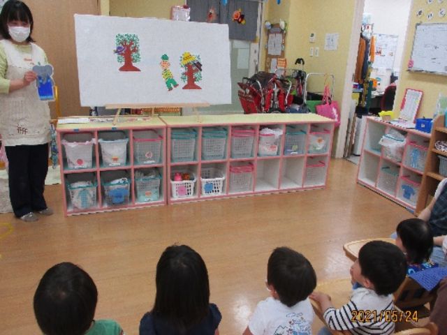 画像：読み聞かせ