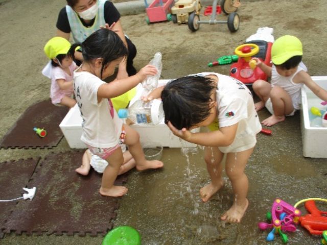 画像：水遊びの様子